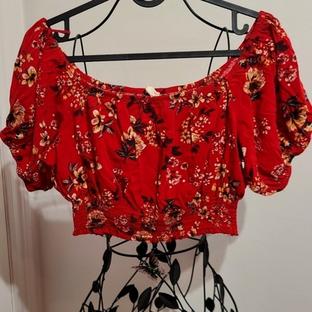 Floral‎ crop top